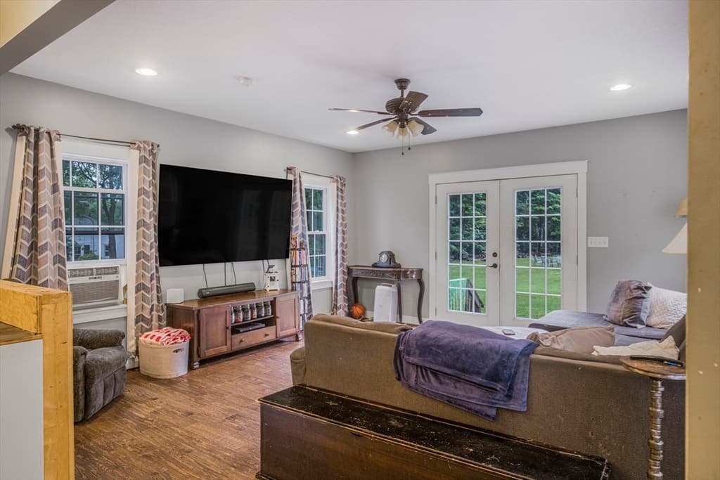 475 Somers, East Longmeadow MA 01028 photo 8