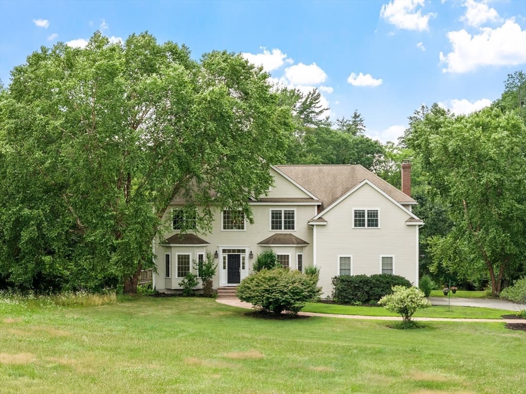 18 Lawrence St, Pepperell MA 01463 photo 2