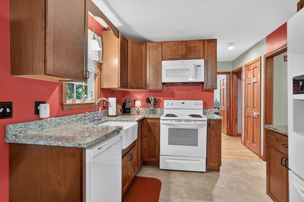 77 Ridge Road, Marlborough MA 01752 photo 3