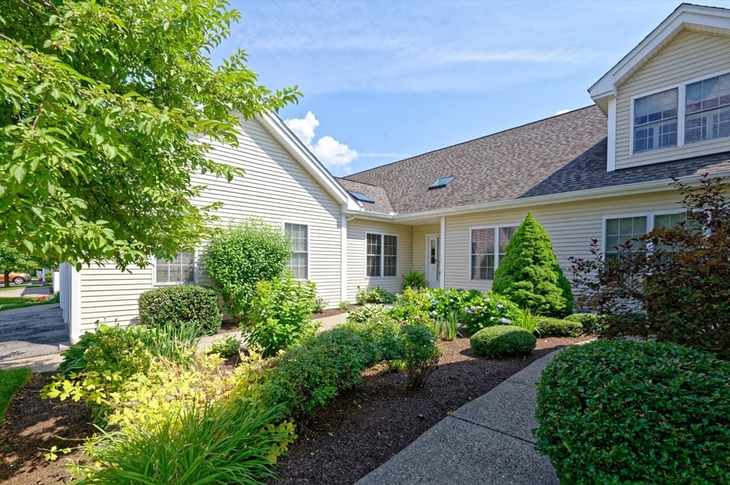 79 Orchard Meadows Drive # 79, Shrewsbury MA 01545