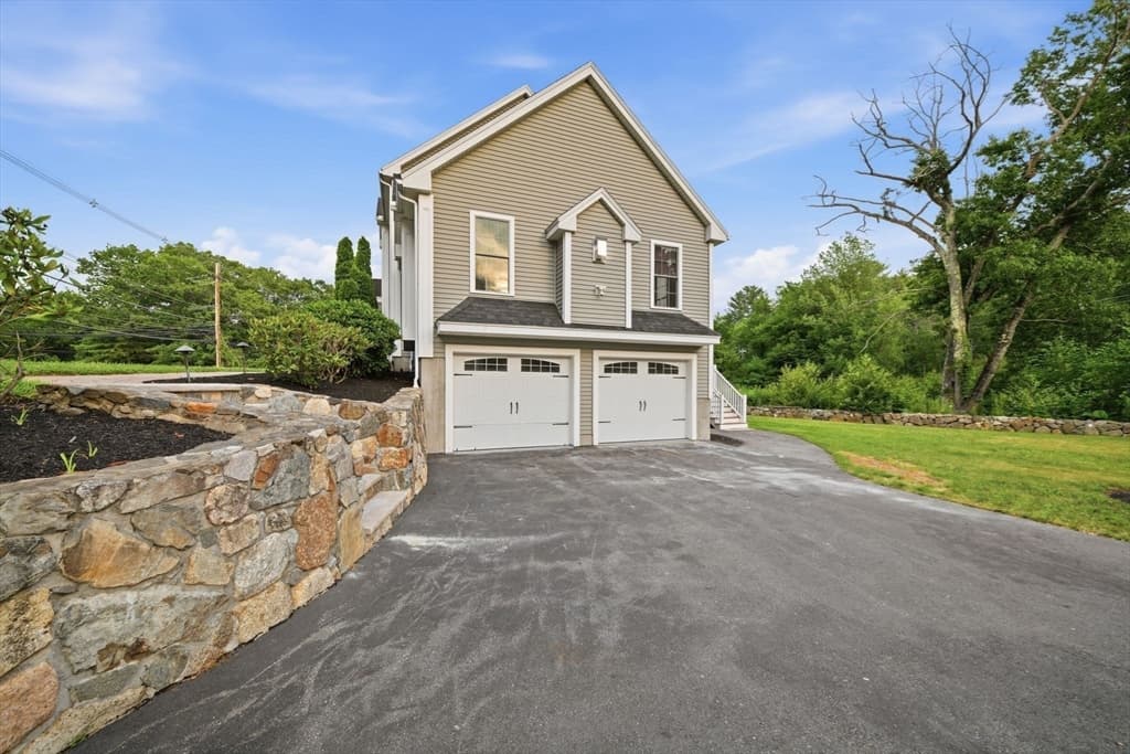 1055 Salem Street, North Andover MA 01845 photo 6