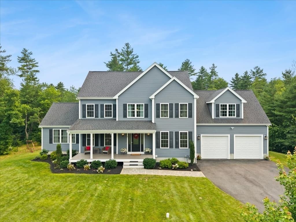 8 Paddock Cir, Middleboro MA 02346