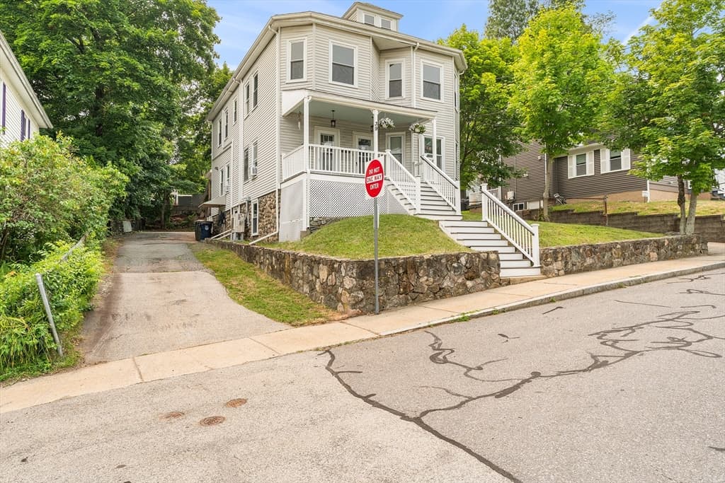 39 Orchard St, Marlborough MA 01752 photo 2