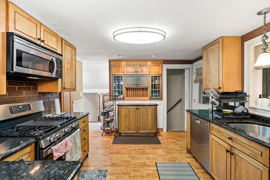 Single Family Residence at 10 Rafferty Rd, Stoneham MA 02180, Stoneham, photo 7 of 40
