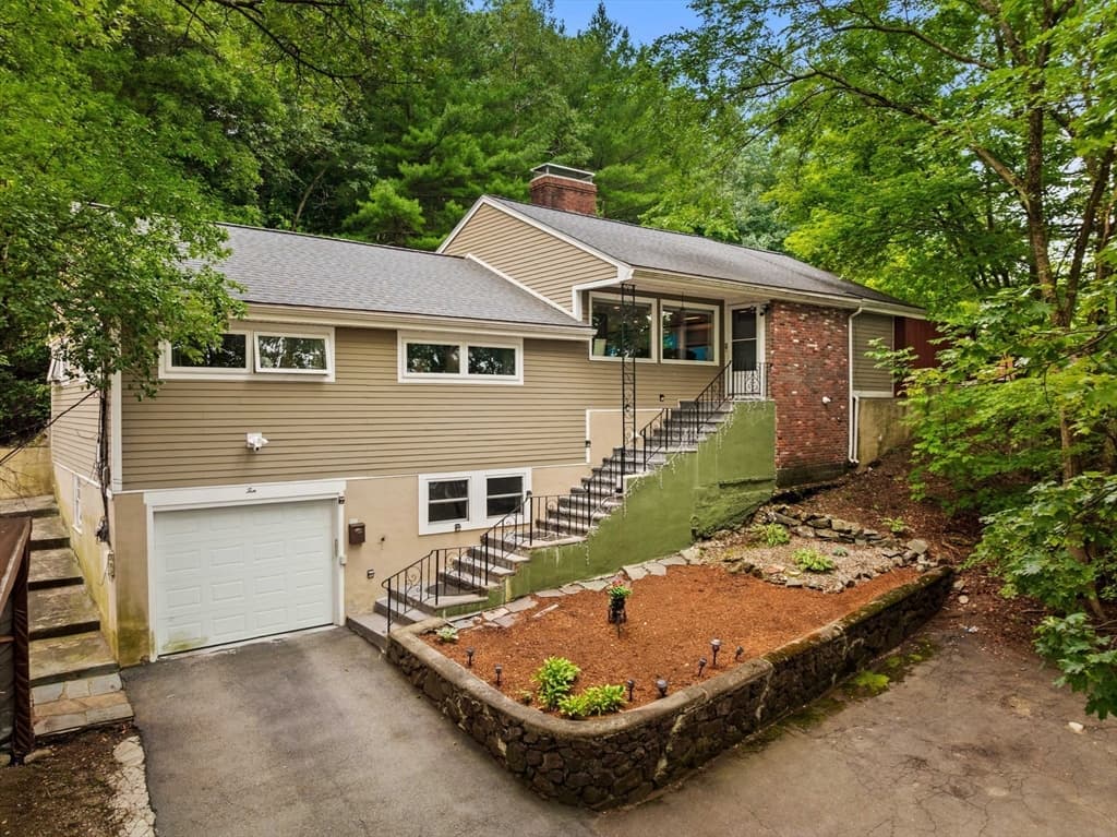 10 Rafferty Rd, Stoneham MA 02180