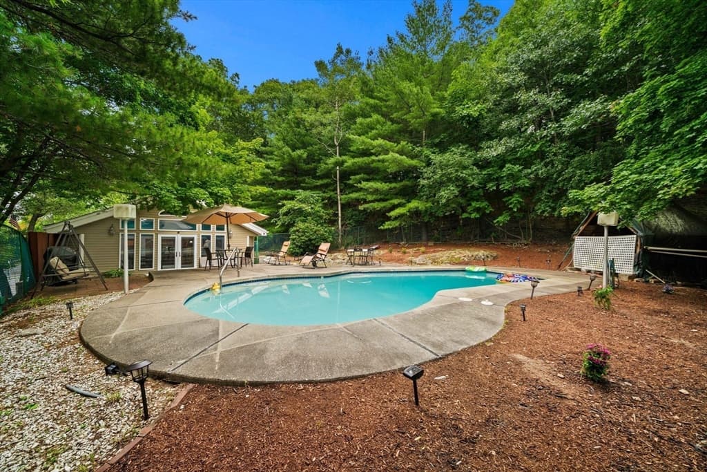 Single Family Residence at 10 Rafferty Rd, Stoneham MA 02180, Stoneham, photo 14 of 40