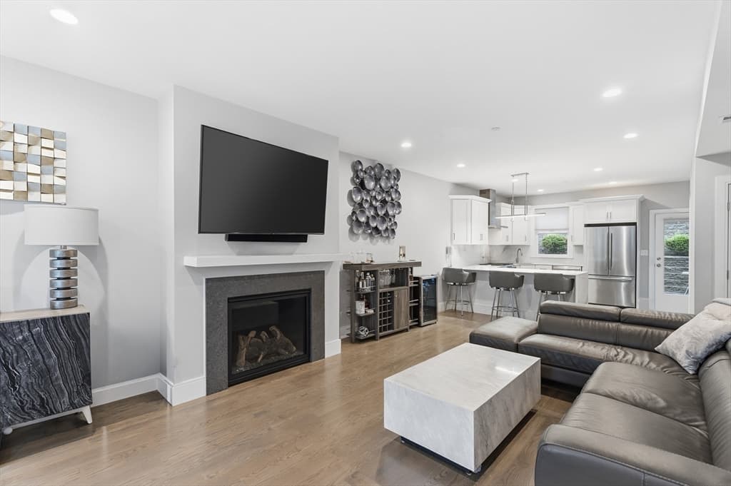 Condominium at 577 Baker St # 581, Boston MA 02132, Boston, photo 3 of 31