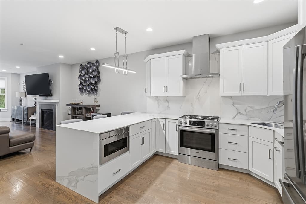 Condominium at 577 Baker St # 581, Boston MA 02132, Boston, photo 4 of 31