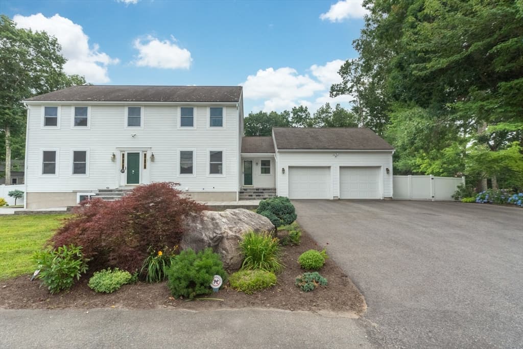 65 Tiffany Dr, Randolph MA 02368