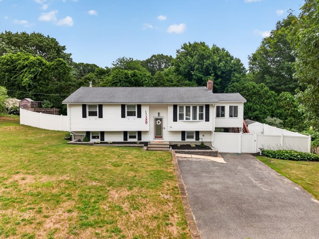 12 Clearwater Dr, Plymouth MA 02360