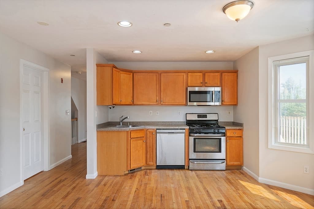 Condominium at 17 Business Ter # 17, Boston MA 02136, Boston, photo 3 of 30
