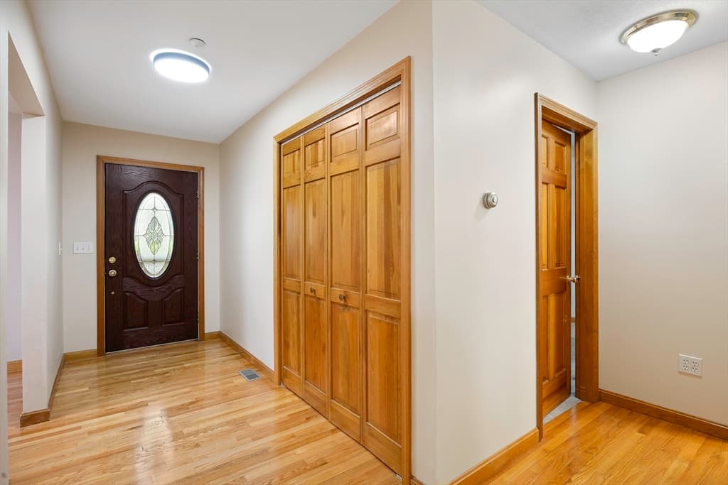 7 Margaret Dr, Wilbraham MA 01095 photo 2