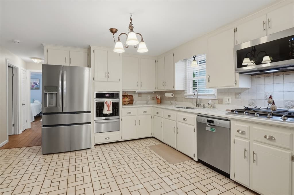 Single Family Residence at 35 Alpine St, Millbury MA 01527, Millbury, photo 7 of 42