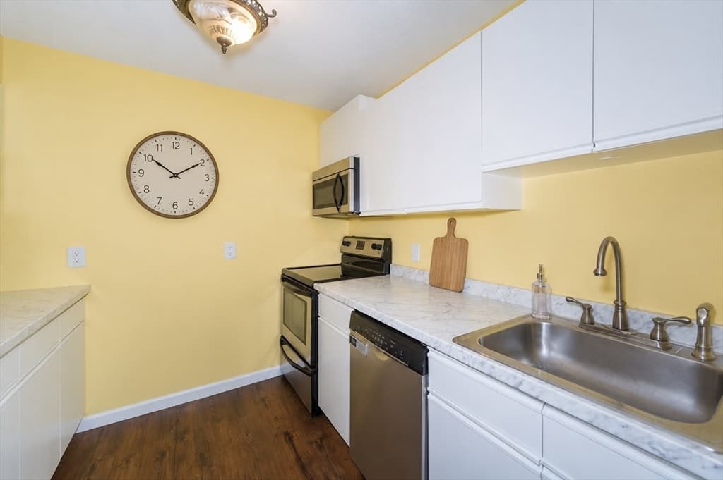450 Somerset Ave # 705, Taunton MA 02780 photo 9