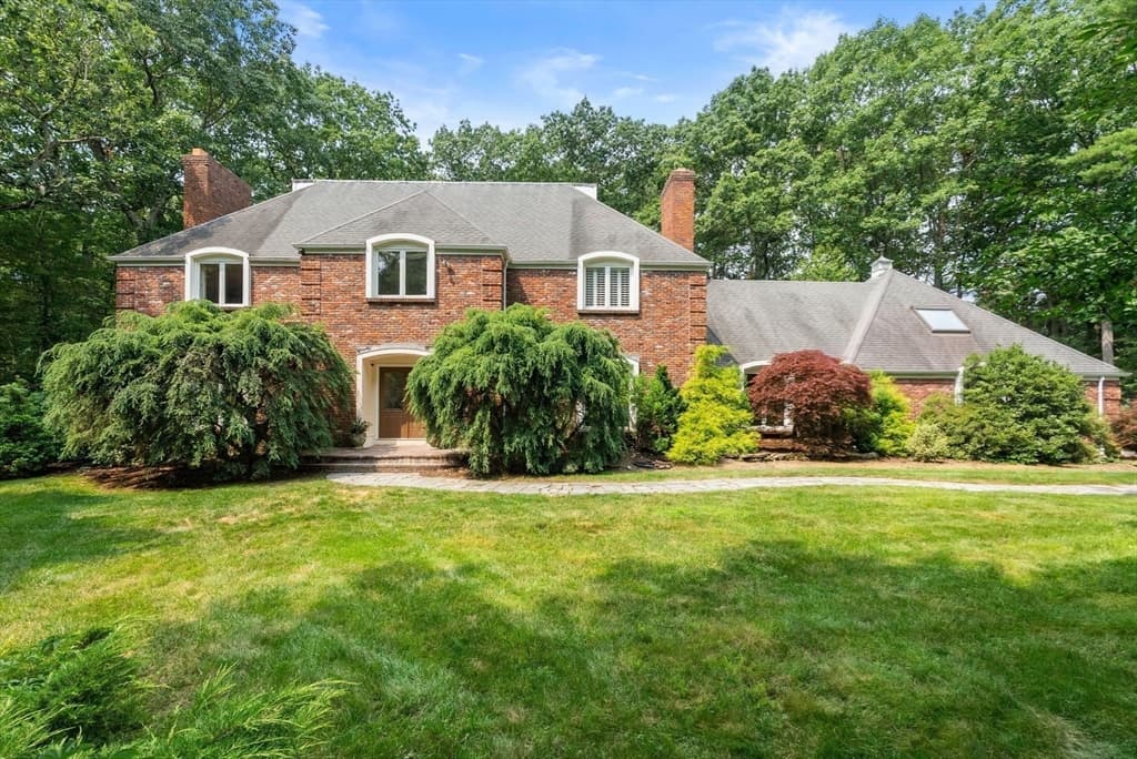 11 Fox Run Rd, Dover MA 02030