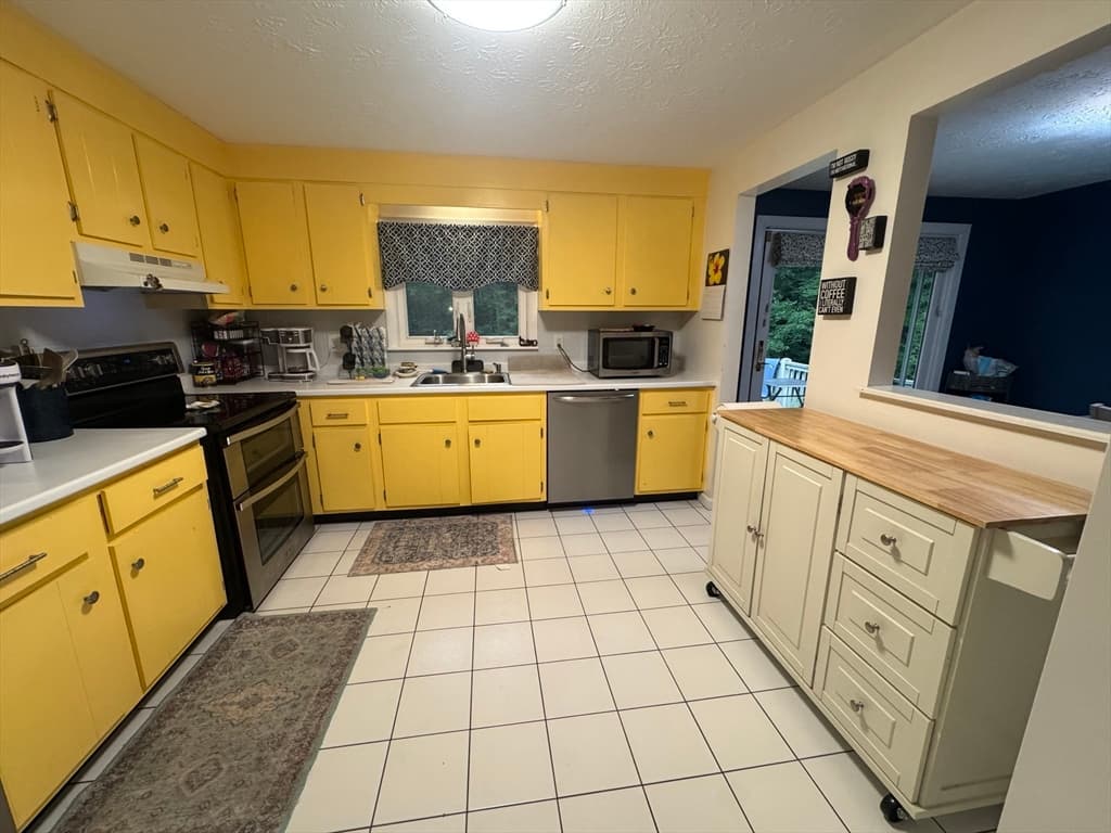 750 King Philip St, Raynham MA 02767 photo 9