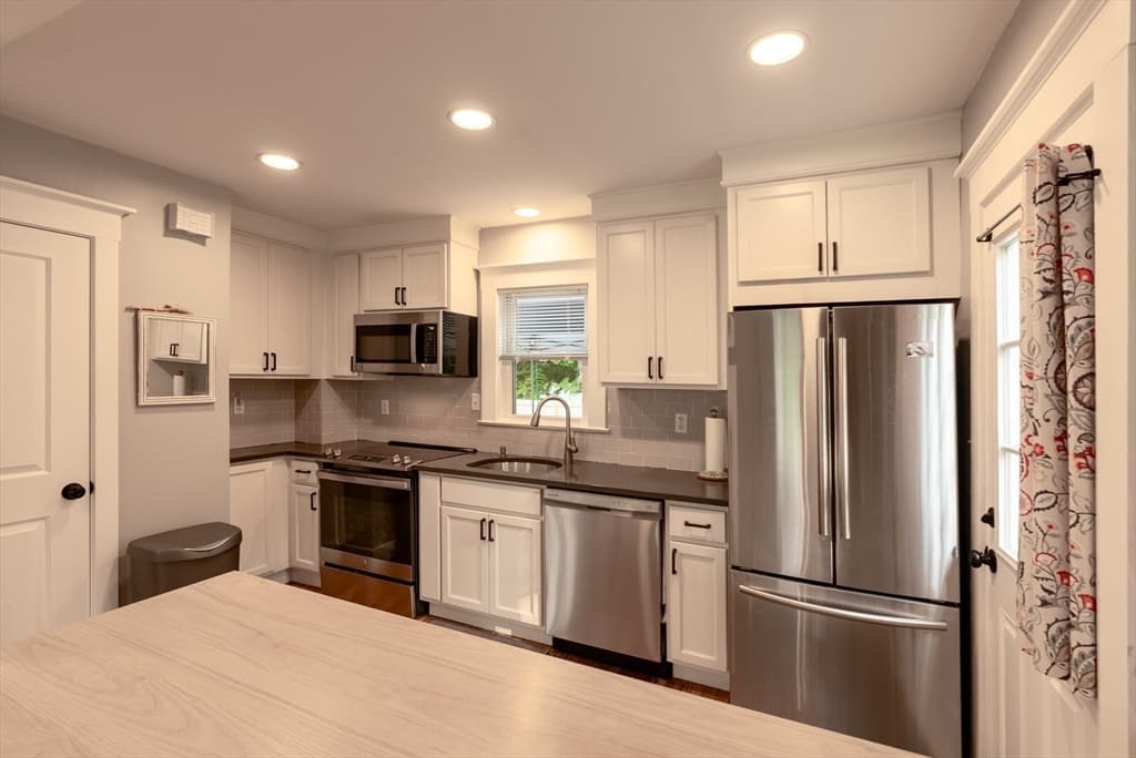 4 Glenwood Ave, Foxboro MA 02035 photo 9
