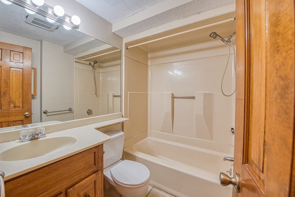 Condominium at 32 Grove # 1, Boston MA 02114, Boston, photo 6 of 15