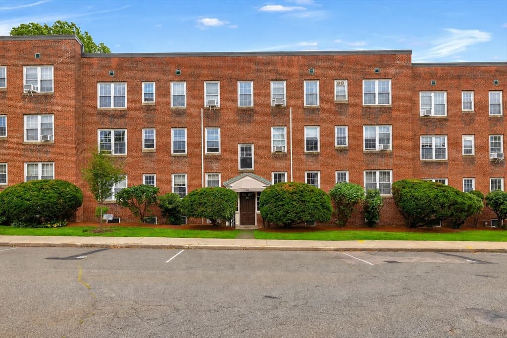21 Englewood Ave # 2, Brookline MA 02445 photo 12