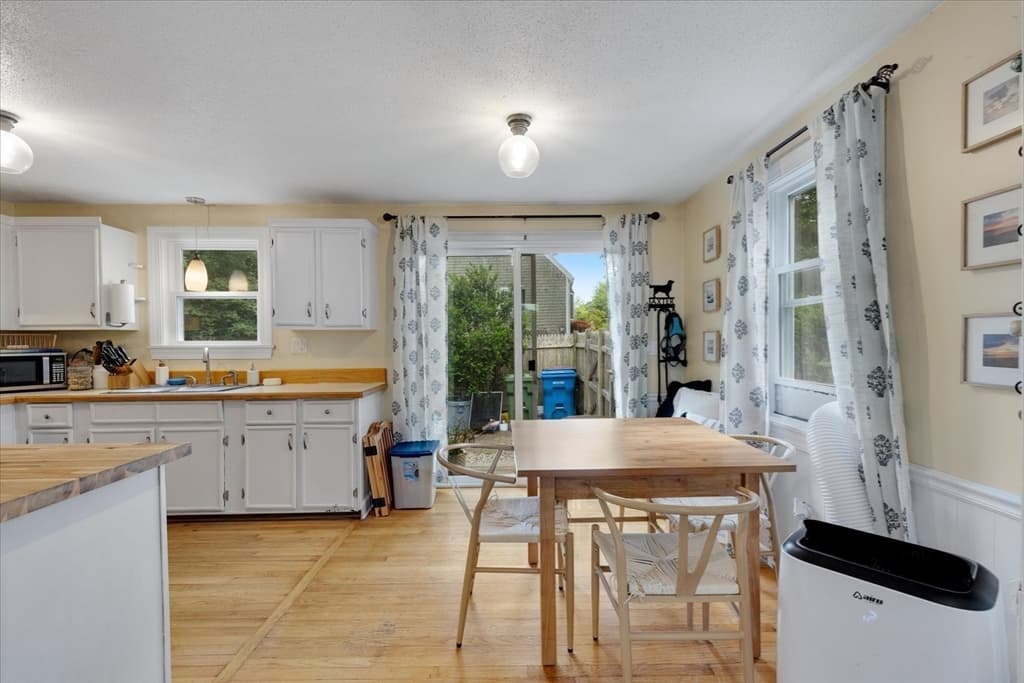 579 E Falmouth Hwy, Falmouth MA 02536 photo 2