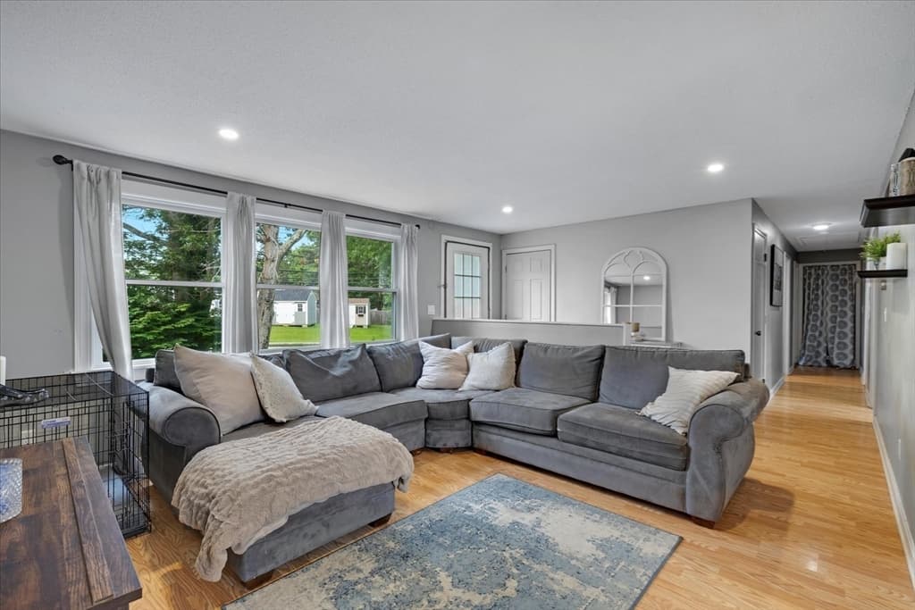 579 E Falmouth Hwy, Falmouth MA 02536