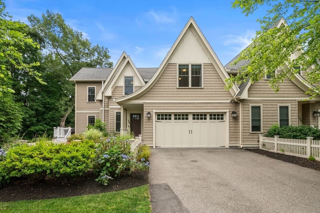 126 Walnut St # 126, Wellesley MA 02481