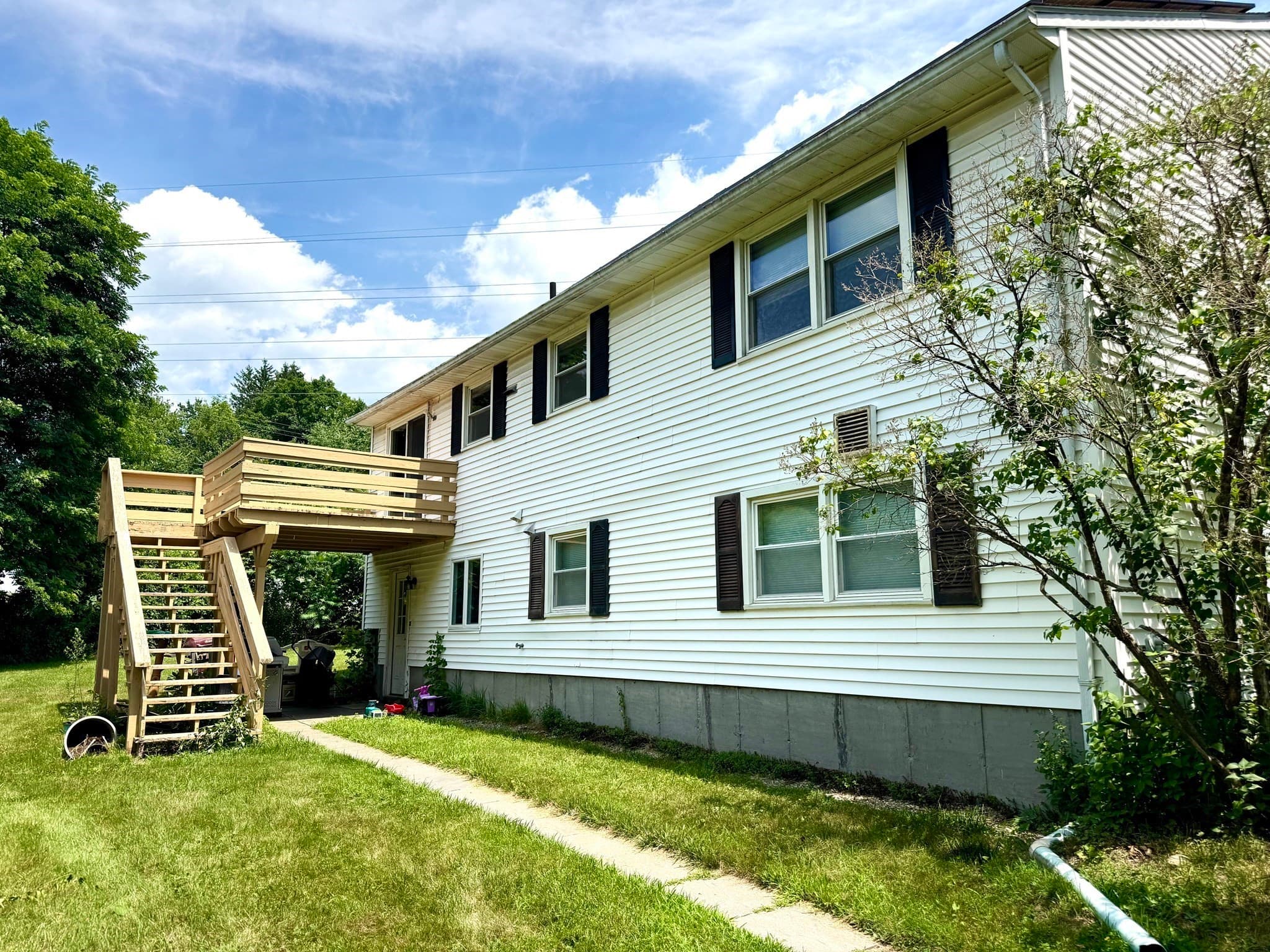 2 Family - 2 Units Up/Down at 559 Pulpit Hill Rd, Amherst MA 01002, Amherst, photo 3 of 35