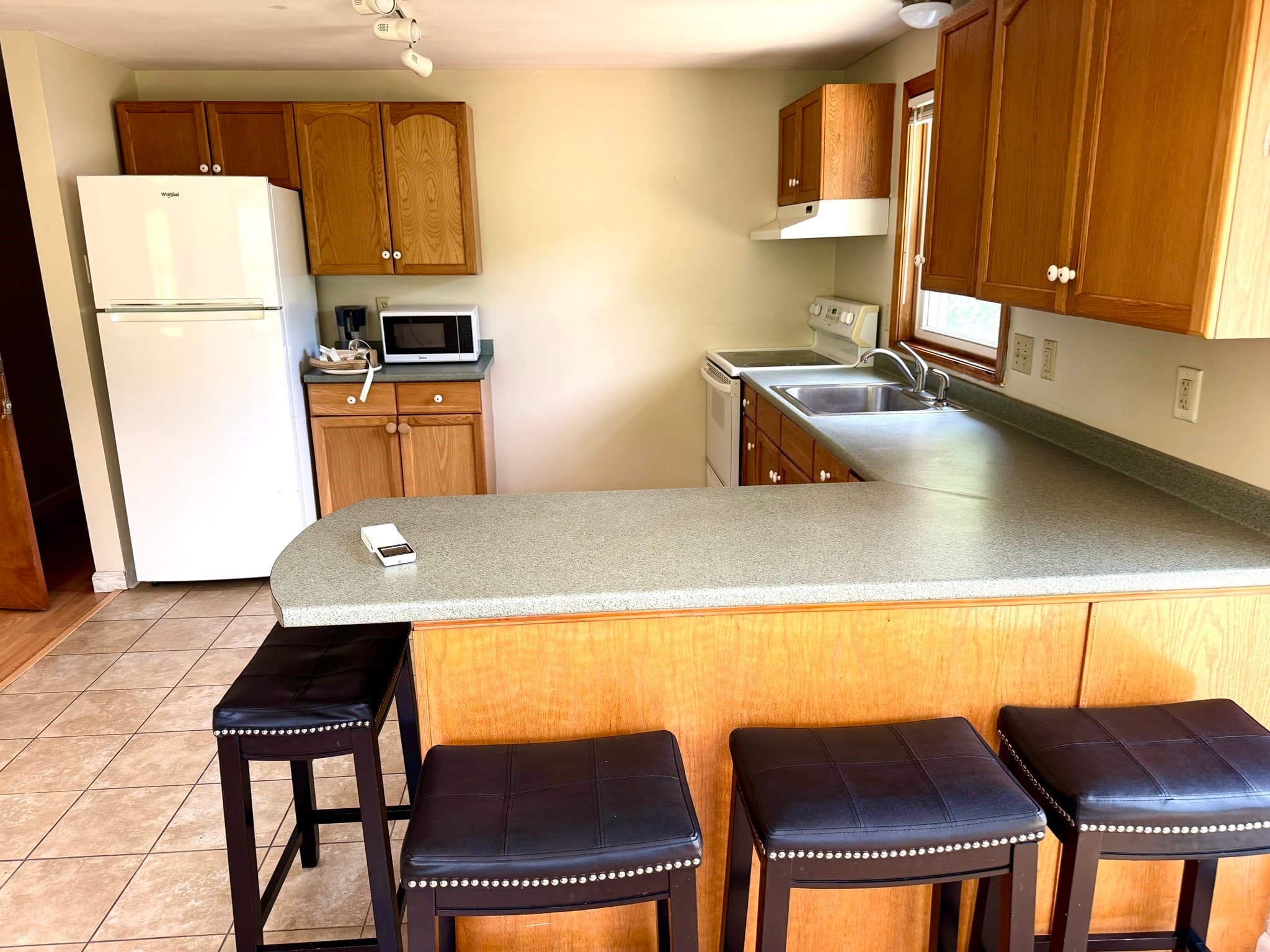 2 Family - 2 Units Up/Down at 559 Pulpit Hill Rd, Amherst MA 01002, Amherst, photo 5 of 35