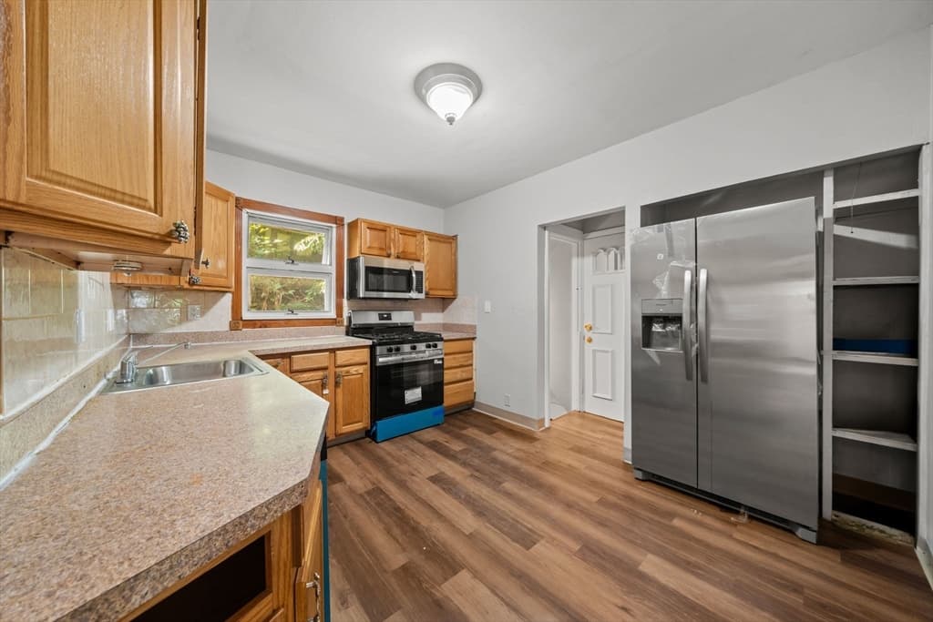 Multi Family at 391 Poplar St, Boston MA 02131, Boston, photo 5 of 16