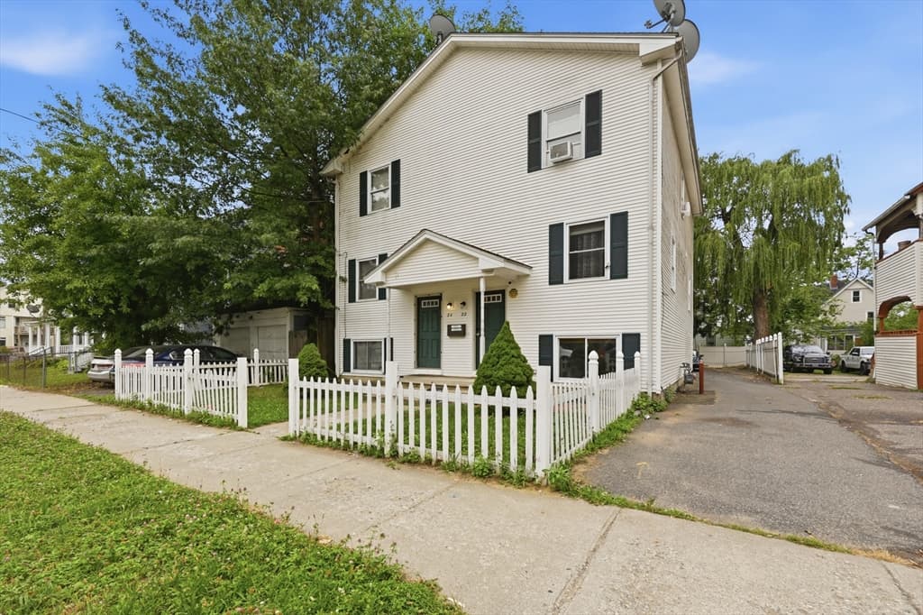 22-24 Sorrento St, Springfield MA 01108 photo 3