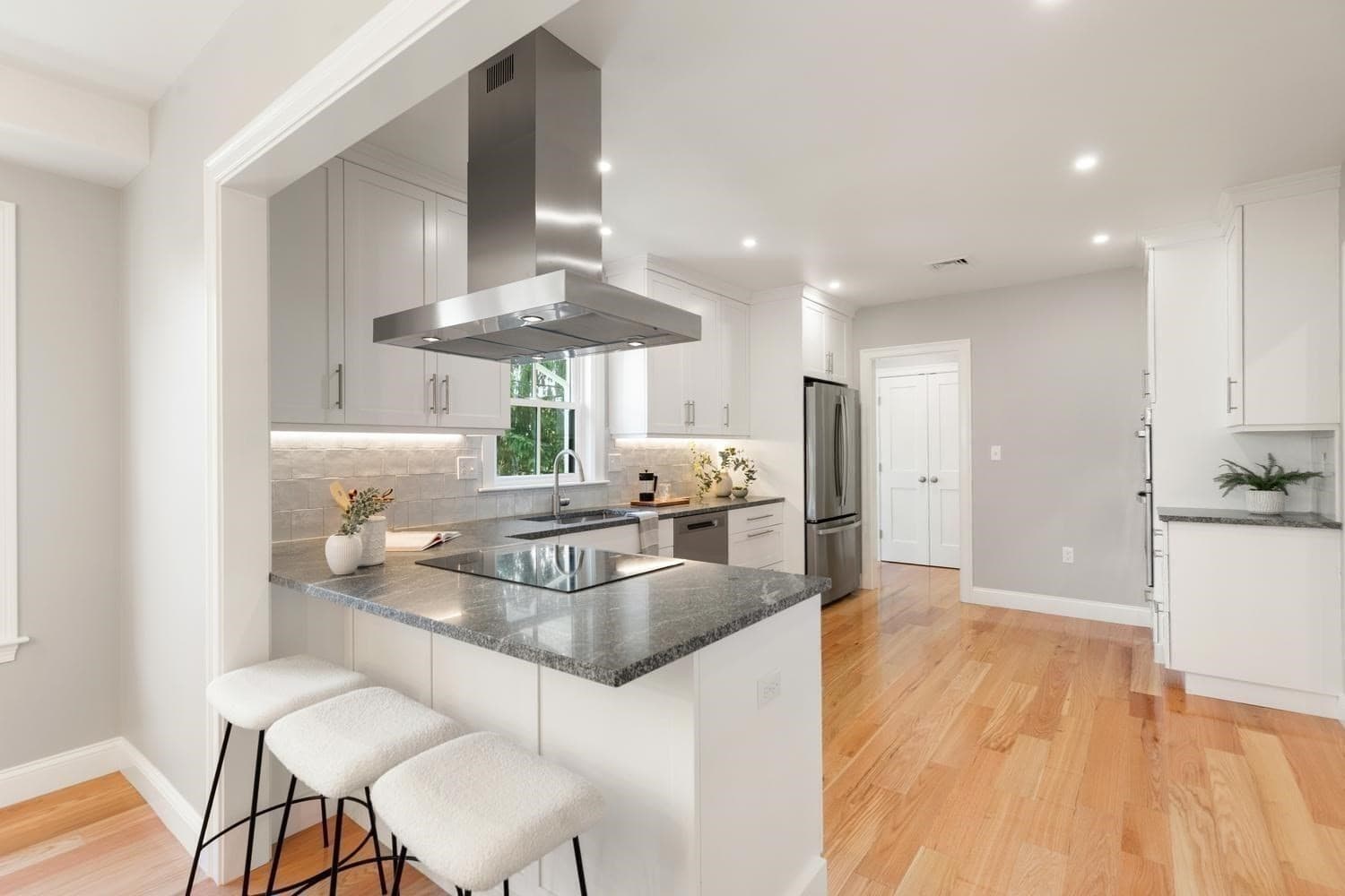 Condominium at 48 Mt Vernon St # 2, Arlington MA 02476, Arlington, photo 10 of 26