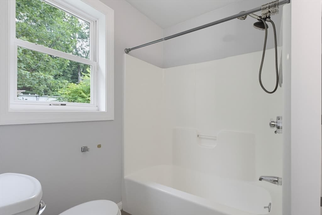 70 Swan Ave, Worcester MA 01602 photo 28