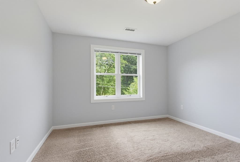 70 Swan Ave, Worcester MA 01602 photo 20