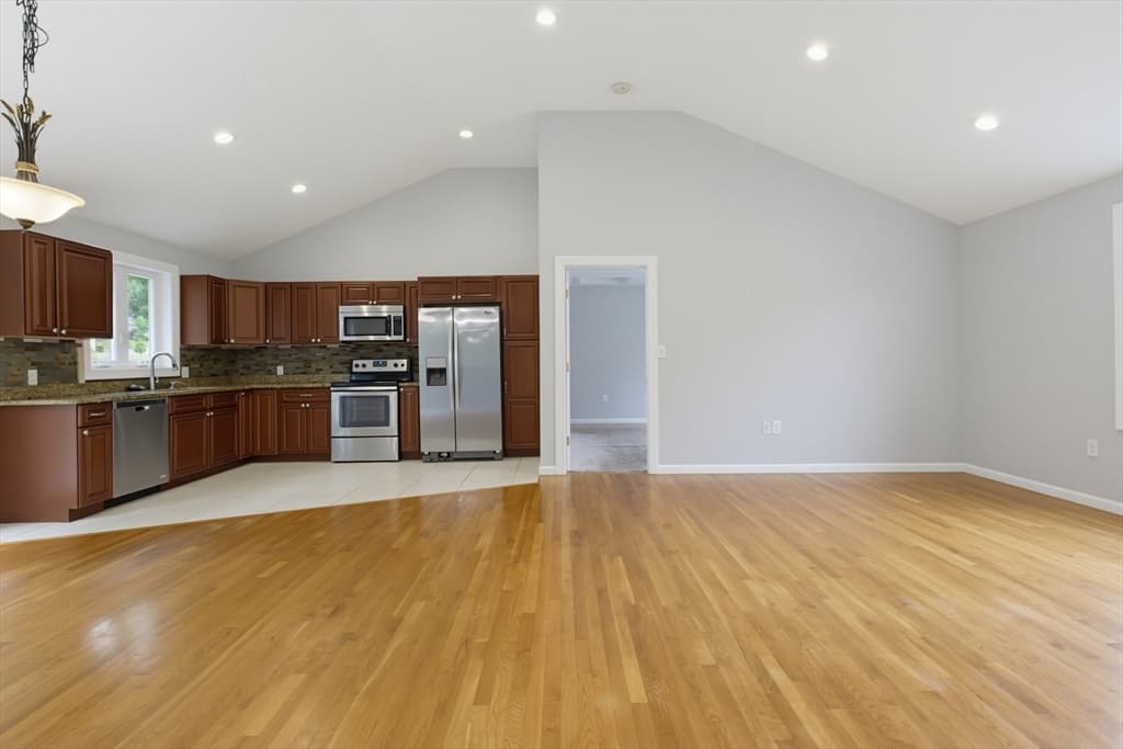 70 Swan Ave, Worcester MA 01602 photo 9