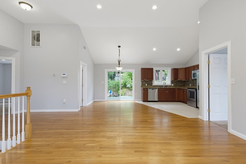 70 Swan Ave, Worcester MA 01602 photo 4