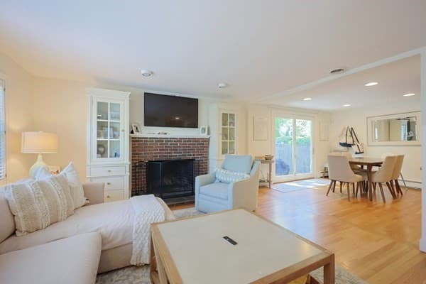 26 Pleasant St # B, Wellesley MA 02482 photo 4