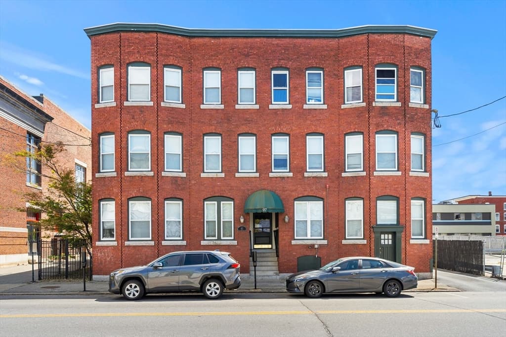 97 Bridge St, Manchester NH 03101