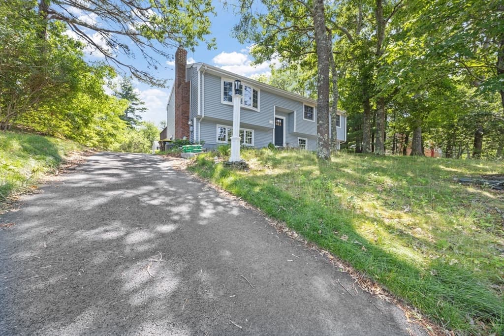 16 Pequot Ter, Plymouth MA 02360