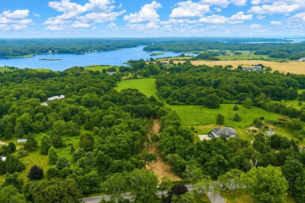 536 Horseneck Road, Dartmouth MA 02748