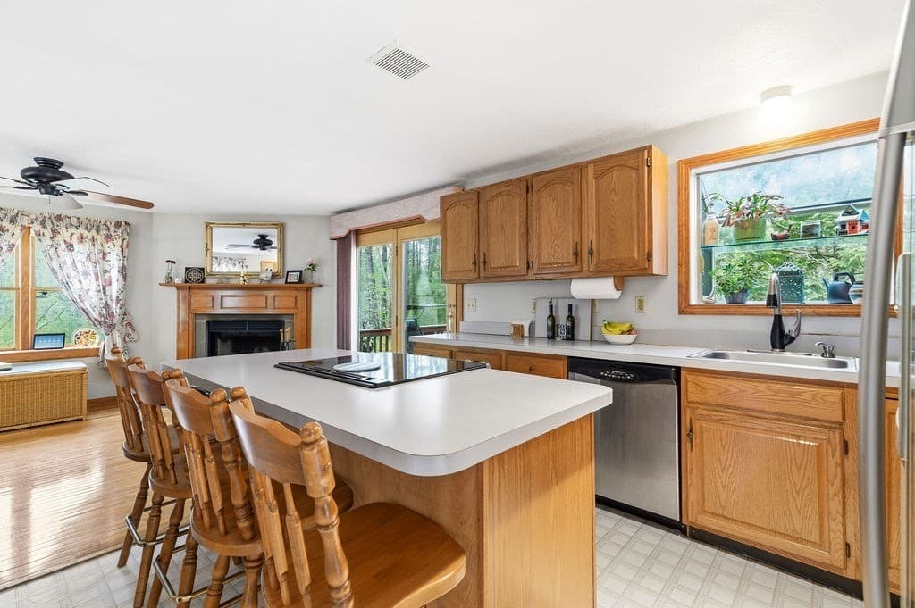71 Harvey St, Taunton MA 02780 photo 2