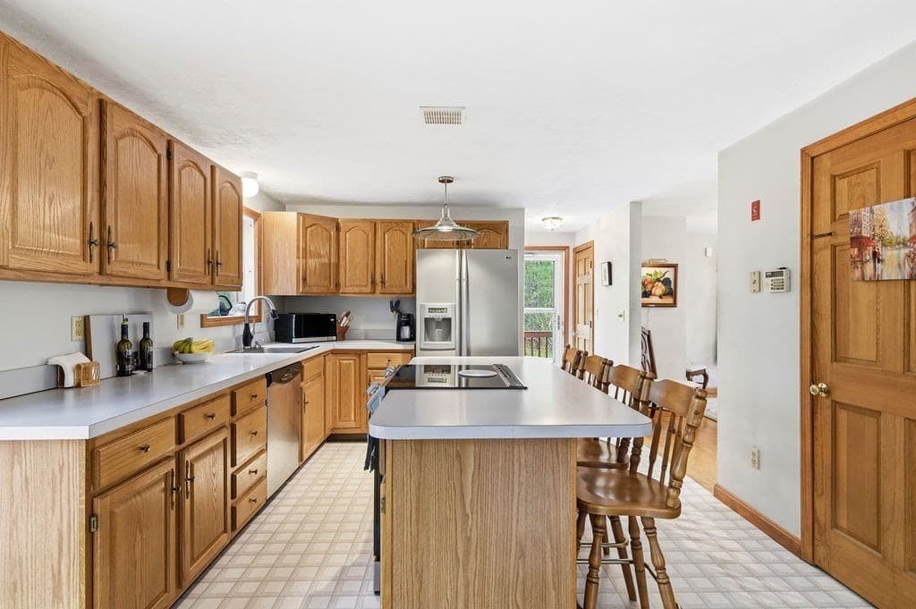 71 Harvey St, Taunton MA 02780 photo 3