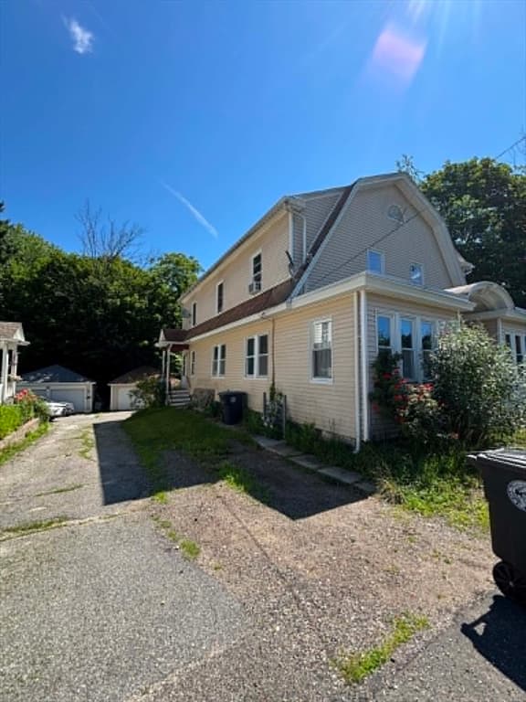 17-19 Coolidge Ave, Southbridge MA 01550 photo 2