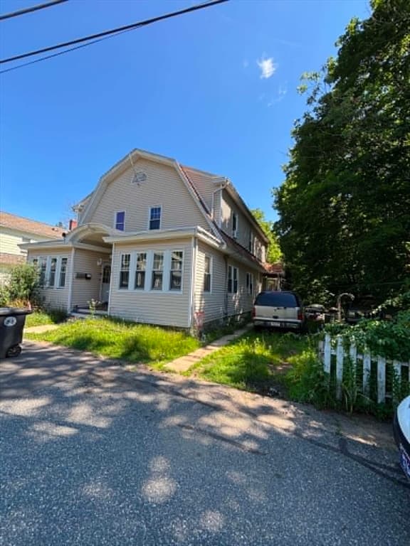 17-19 Coolidge Ave, Southbridge MA 01550