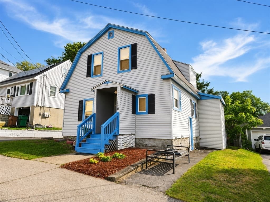 89 Sayles St, Lowell MA 01851 photo 2