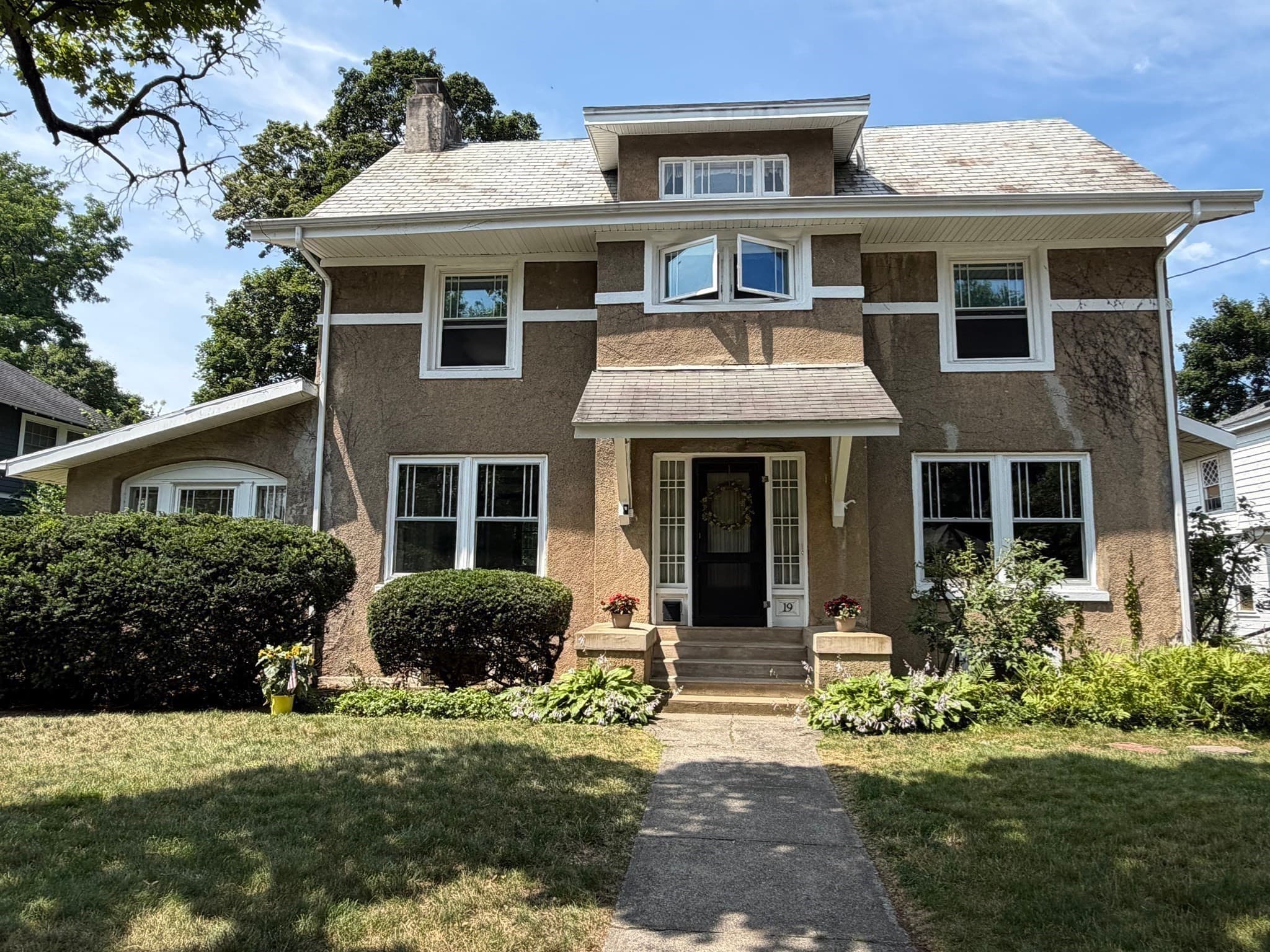 Single Family Residence at 19 Wellesley Rd, Holyoke MA 01040, Holyoke, photo 2 of 27