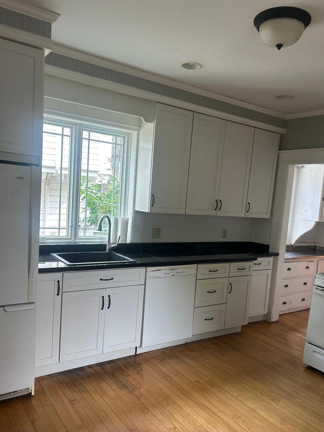 Single Family Residence at 19 Wellesley Rd, Holyoke MA 01040, Holyoke, photo 5 of 27