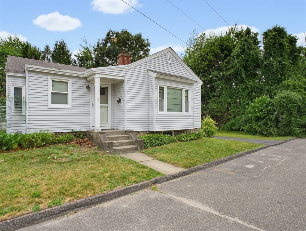 17 Reynolds St, Worcester MA 01606 photo 4