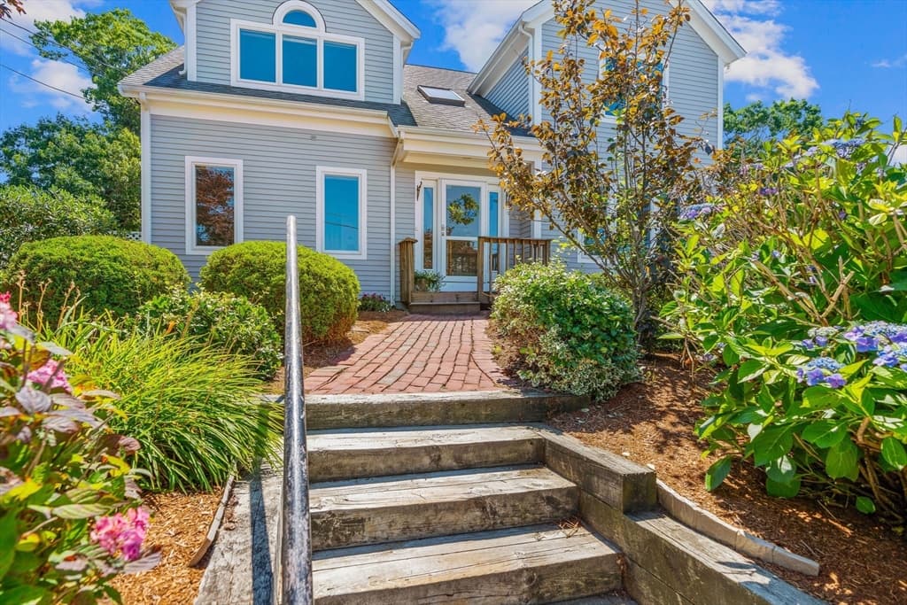24 Bluff Ave, Mashpee MA 02649