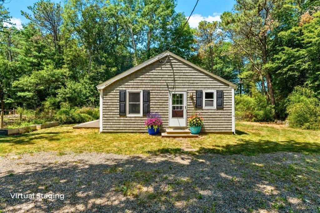 153 Dunns Pond Rd, Barnstable MA 02601