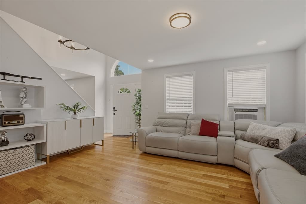 724 Woodman St, Fall River MA 02724 photo 7